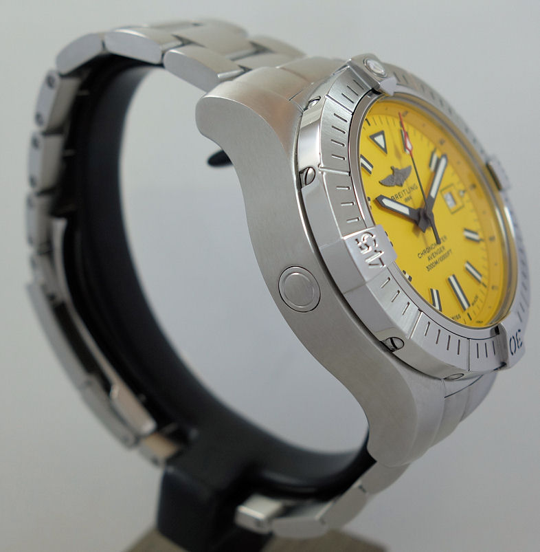DSC01658 Breitling Avenger SeaWolf 45 Automatic, YELLOW-dial Box & Card A17319