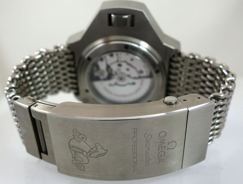 DSC02015 Omega Seamaster PLOPROF Co-Axial Master Titanium on Mesh Orange bezel 227.90.55.21.99.002