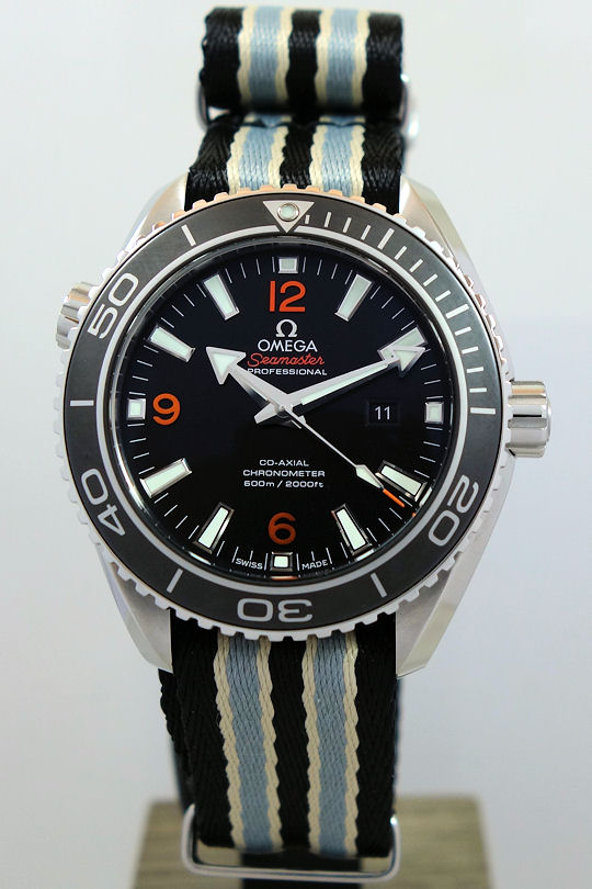 DSC02113 Omega Seamaster Planet Ocean 600m 37.5mm Black dial, Orange numbers 232.30.38.20.01.002