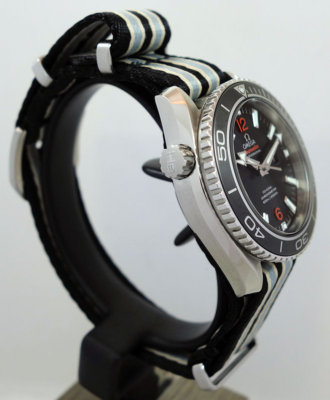 DSC02118 Omega Seamaster Planet Ocean 600m 37.5mm Black dial, Orange numbers 232.30.38.20.01.002