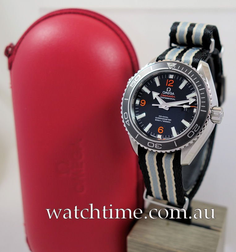 DSC02120 Omega Seamaster Planet Ocean 600m 37.5mm Black dial, Orange numbers 232.30.38.20.01.002