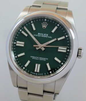 Rolex Oyster Perpetual 41mm 124300 GREEN dial  Full set!
