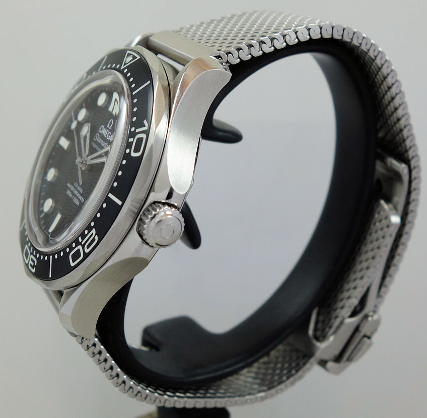 DSC03643 Omega Seamaster DIVER 300m Black-dial, 42mm on steel mesh bracelet 210.30.42.20.01.010 B&P 2025