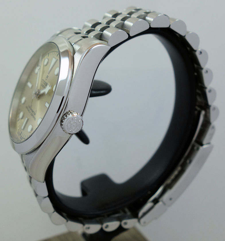 DSC03703 TUDOR Black Bay One 79640 Champagne-dial Box & Card 2025