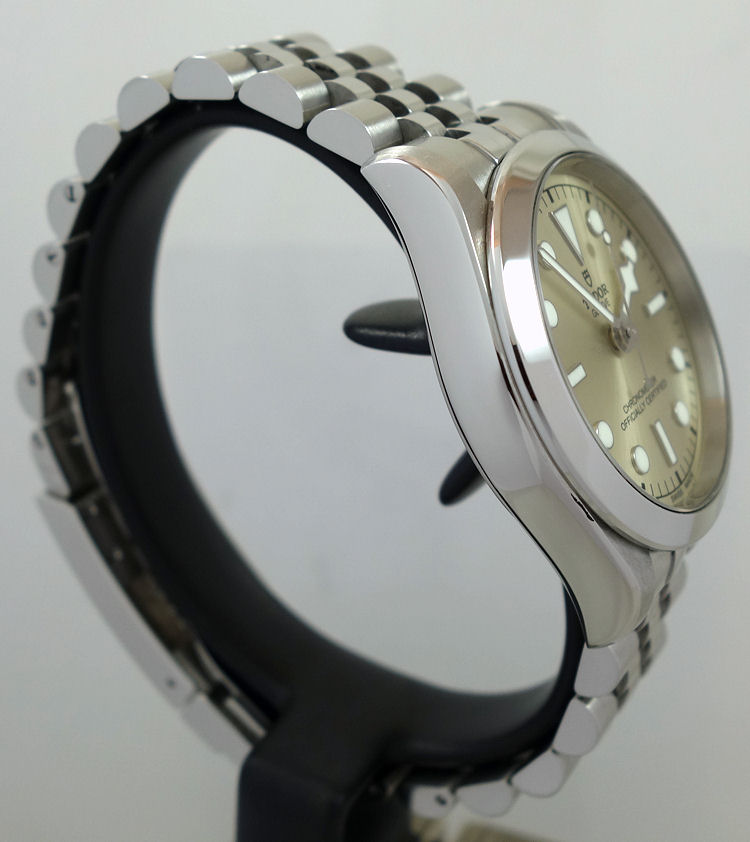 DSC03704 TUDOR Black Bay One 79640 Champagne-dial Box & Card 2025