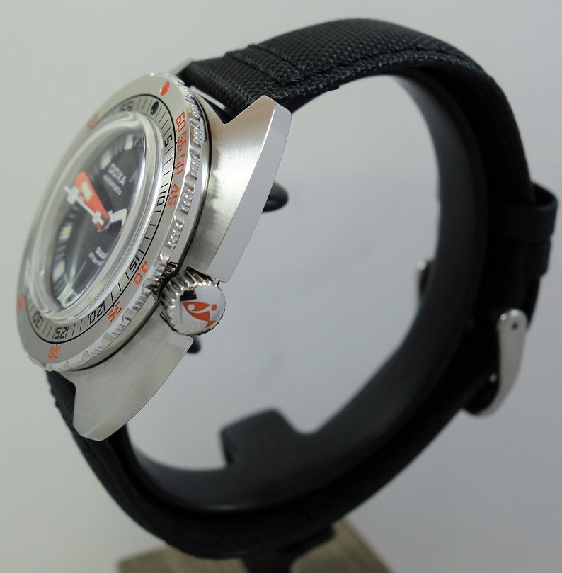 DSC05525 DOXA SUB 300 Sharkhunter 42.5mm Steel 821.10.101.10 June 2024