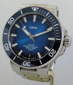 ORIS AQUIS DATE CALIBRE 400 Blue dial, 43mm Steel on bracelet 01 400 7763 4135