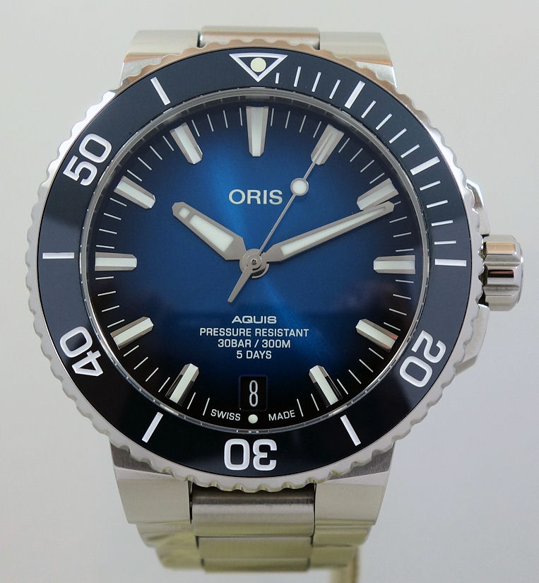 DSC05557 ORIS AQUIS DATE CALIBRE 400 Blue dial, 43mm Steel on bracelet 01 400 7763 4135