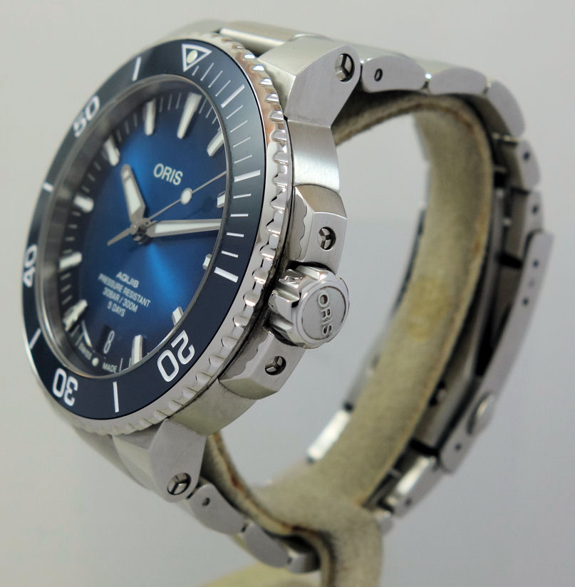 DSC05562 ORIS AQUIS DATE CALIBRE 400 Blue dial, 43mm Steel on bracelet 01 400 7763 4135