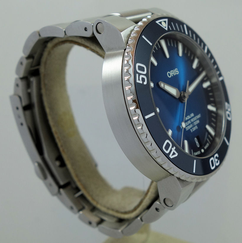 DSC05565 ORIS AQUIS DATE CALIBRE 400 Blue dial, 43mm Steel on bracelet 01 400 7763 4135