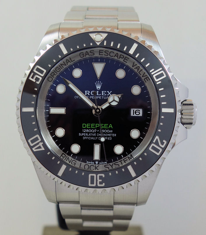 DSC06389 Rolex DEEPSEA SeaDweller James Cameron 136660 B&C 2024
