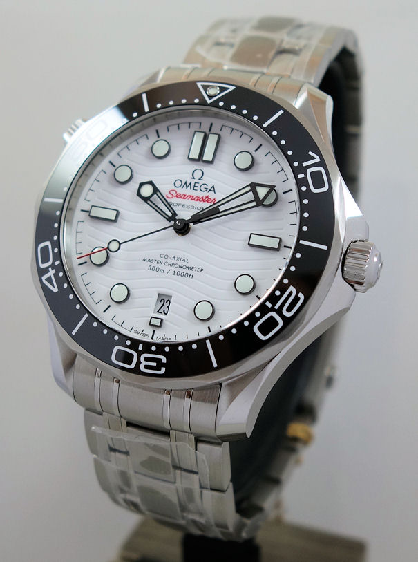 DSC06595 Omega Seamaster Diver 300m 210.30.42.20.04.001 White-dial 42mm