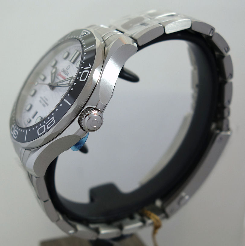 DSC06603 Omega Seamaster Diver 300m 210.30.42.20.04.001 White-dial 42mm