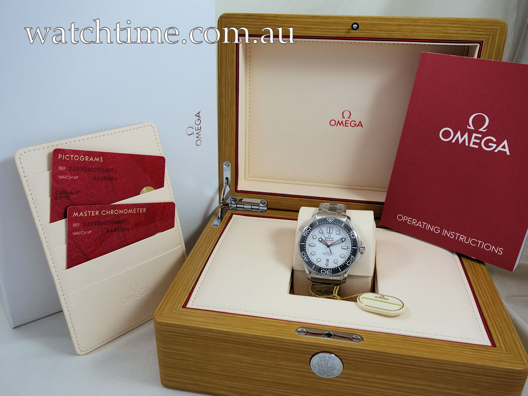 DSC06630 Omega Seamaster Diver 300m 210.30.42.20.04.001 White-dial 42mm