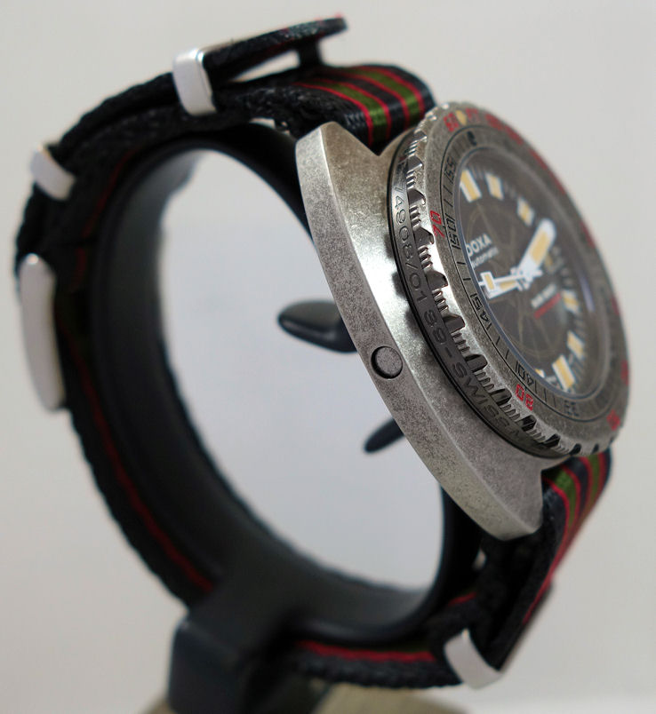 DSC06830 DOXA Sub 300T Clive Cussler Automatic 42mm 840.80.10.15 Ltd. Edn. # 43/93