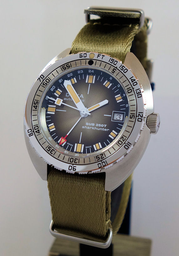 DSC06943 DOXA SUB 250T GMT Sharkhunter Vintage 855.10.101V.10 40mm Steel, Sunray-dial