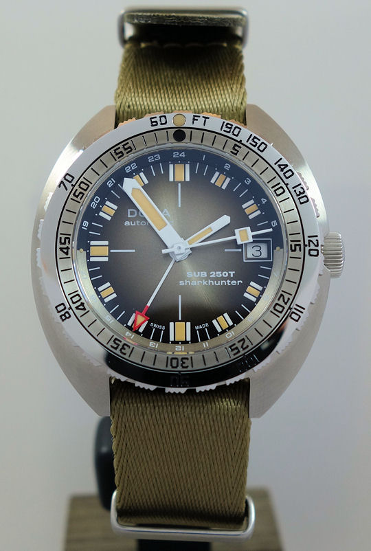 DSC06946 DOXA SUB 250T GMT Sharkhunter Vintage 855.10.101V.10 40mm Steel, Sunray-dial