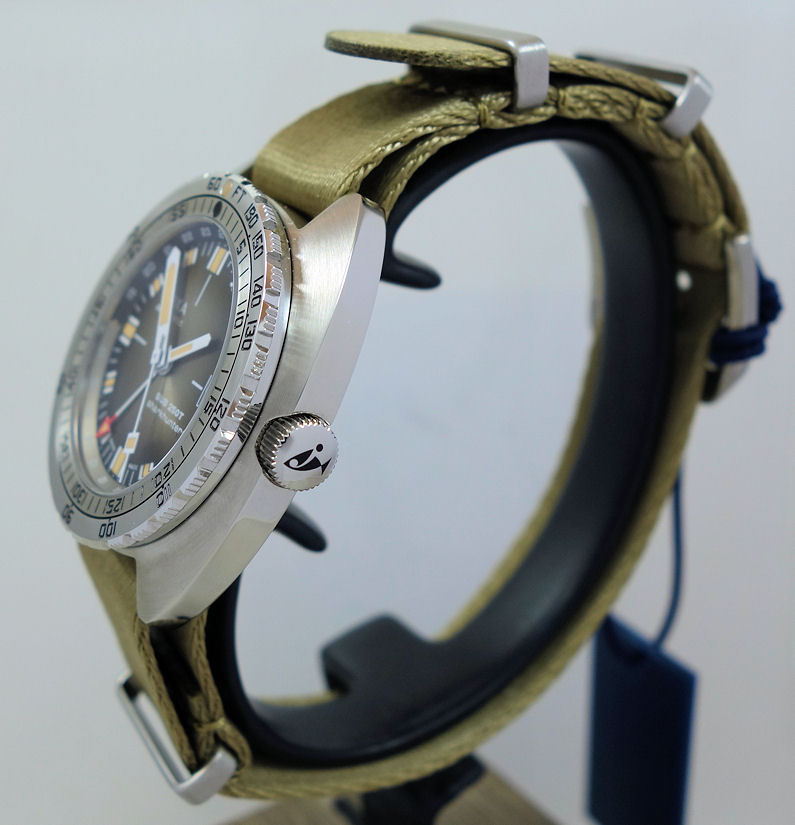 DSC06948 DOXA SUB 250T GMT Sharkhunter Vintage 855.10.101V.10 40mm Steel, Sunray-dial