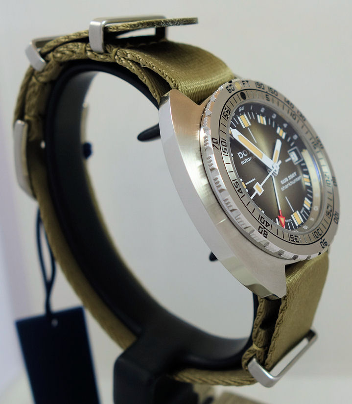 DSC06950 DOXA SUB 250T GMT Sharkhunter Vintage 855.10.101V.10 40mm Steel, Sunray-dial