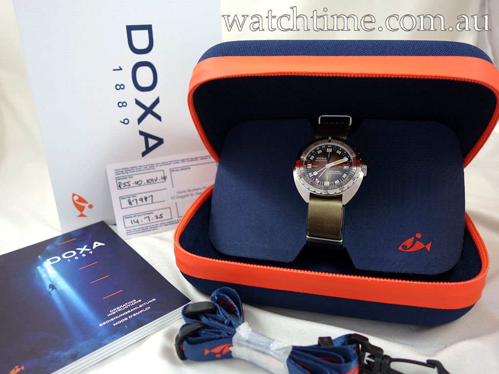 DSC06954 DOXA SUB 250T GMT Sharkhunter Vintage 855.10.101V.10 40mm Steel, Sunray-dial