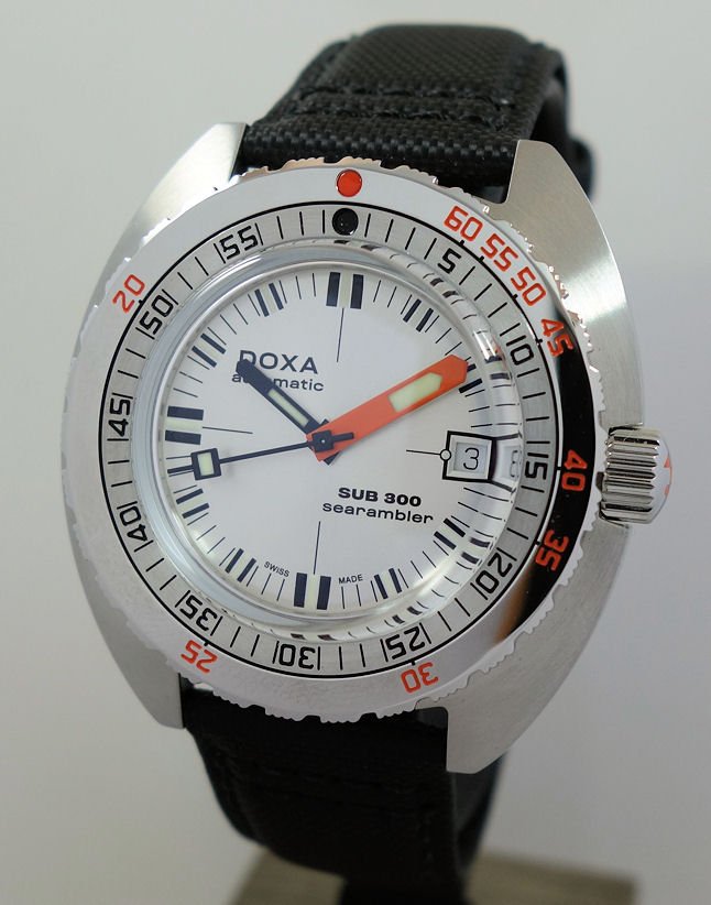DSC06959 DOXA SUB 300 Searambler 42.5mm Steel Silver-dial 821.10.021.10