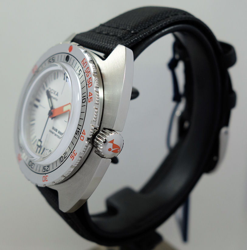 DSC06963 DOXA SUB 300 Searambler 42.5mm Steel Silver-dial 821.10.021.10