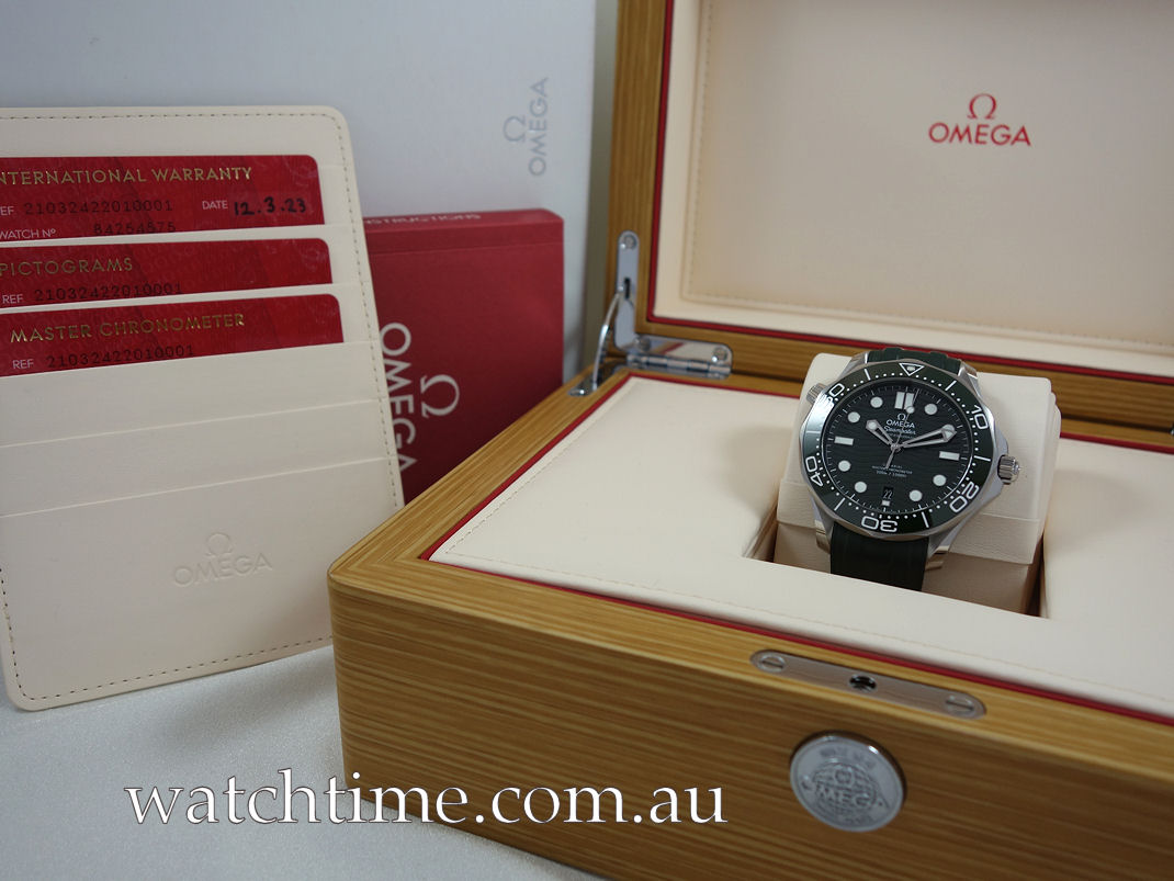 DSC07206 Omega Seamaster Diver 300M GREEN 42mm 210.32.42.20.10.001 Box & Cards 2023