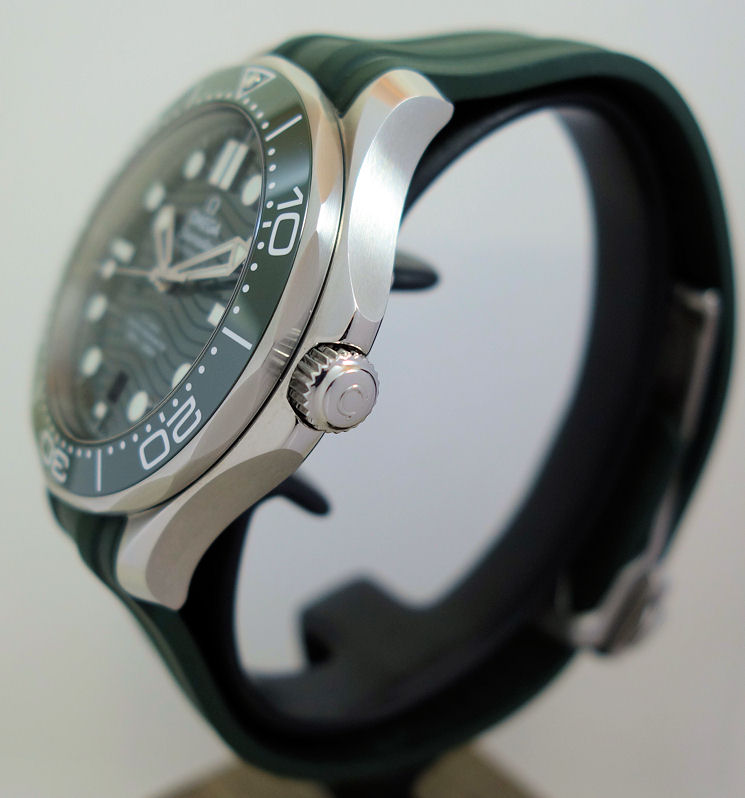 DSC07217 Omega Seamaster Diver 300M GREEN 42mm 210.32.42.20.10.001 Box & Cards 2023