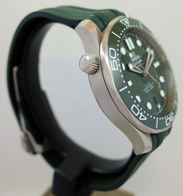 DSC07218 Omega Seamaster Diver 300M GREEN 42mm 210.32.42.20.10.001 Box & Cards 2023