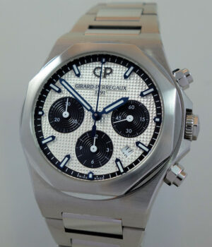 Girard Perregaux Laureato Chronograph Ø 42mm Steel with Panda-dial  Box & Card  81020-11-131-11A