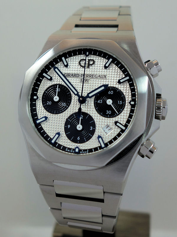 DSC07775 Girard Perregaux Laureato Chronograph Ø 42mm Steel with Panda-dial Box & Card 81020-11-131-11A