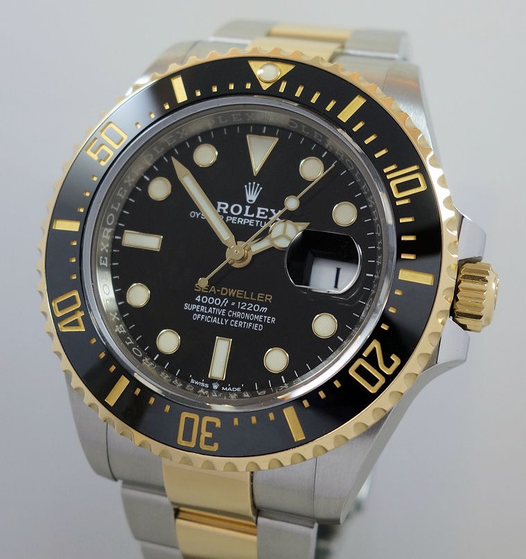 DSC08624 ROLEX SEA-DWELLER 43mm 18K & STEEL 126603 Box & Card 2021
