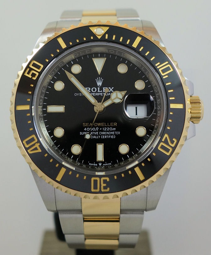 DSC08627 ROLEX SEA-DWELLER 43mm 18K & STEEL 126603 Box & Card 2021