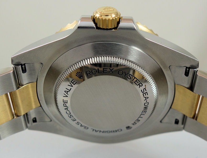 DSC08636 ROLEX SEA-DWELLER 43mm 18K & STEEL 126603 Box & Card 2021