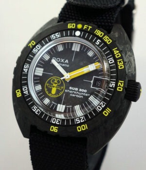 DOXA SUB 300 Sharkhunter Carbon Aqua Lung US Divers 42.5mm 822.70.101AQL.20 *UNUSED* 2025